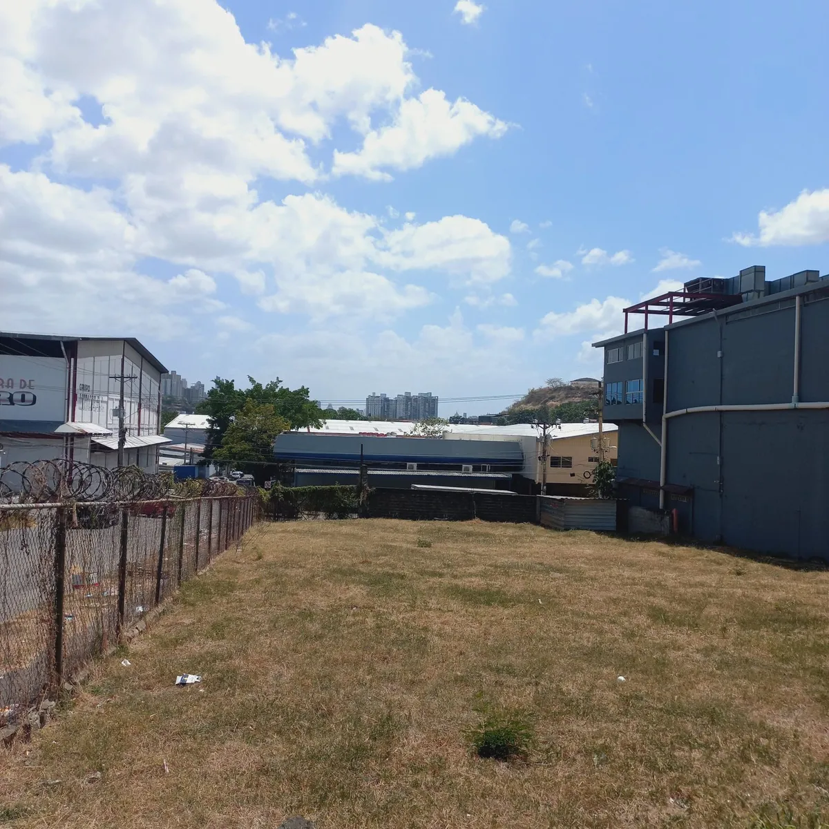 Se vende terreno en Tumba muerto