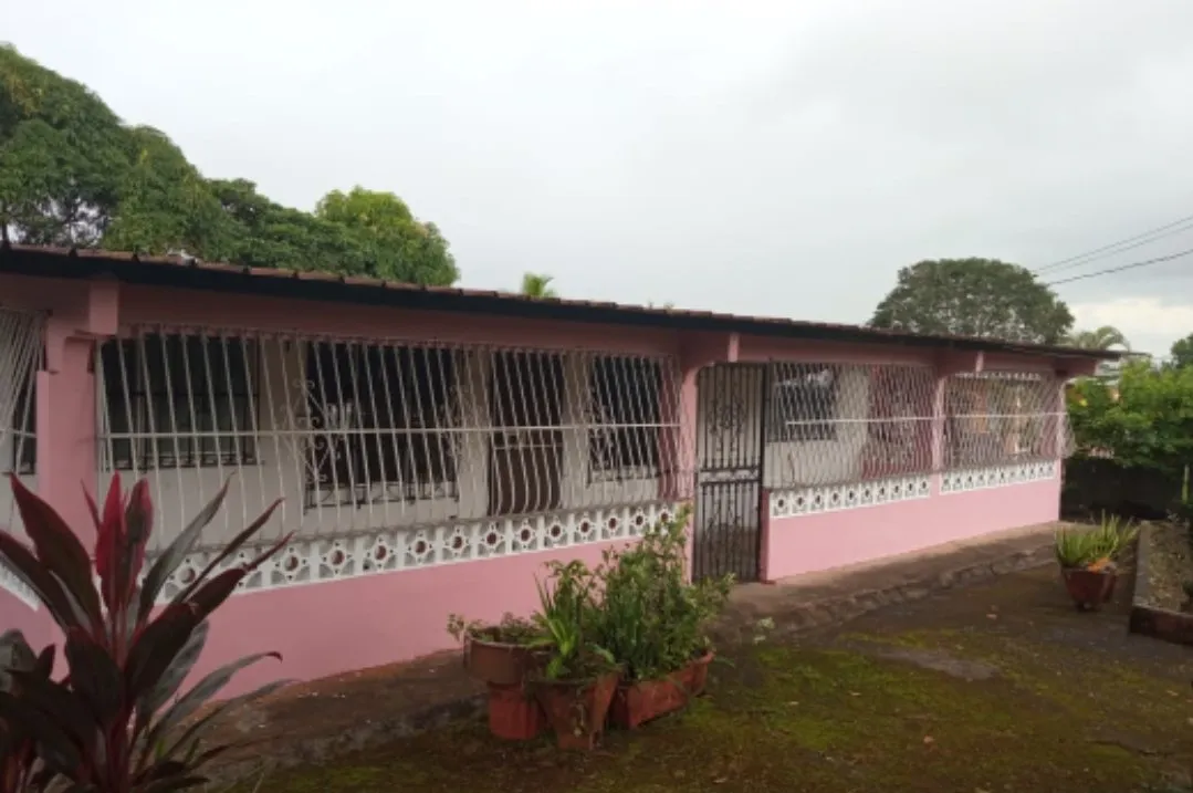 Se vende casa en el trapichito para usa comercial